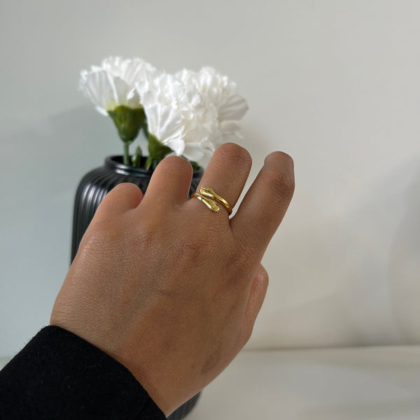HUG RING - 18K GOLD PLATED