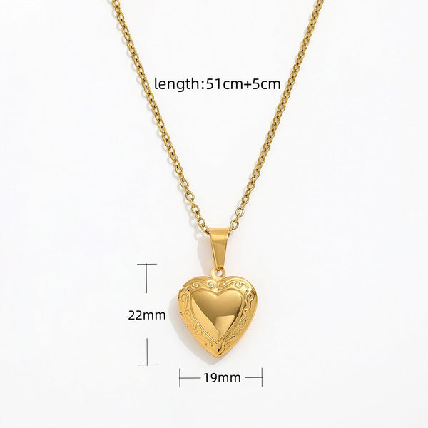 VINTAGE PICTURE LOCKET - 18K GOLD-PLATED