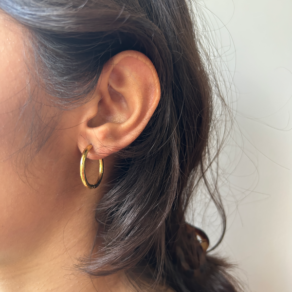 SLEEPER HOOPS (18MM) - 18K WHITE/GOLD-PLATED