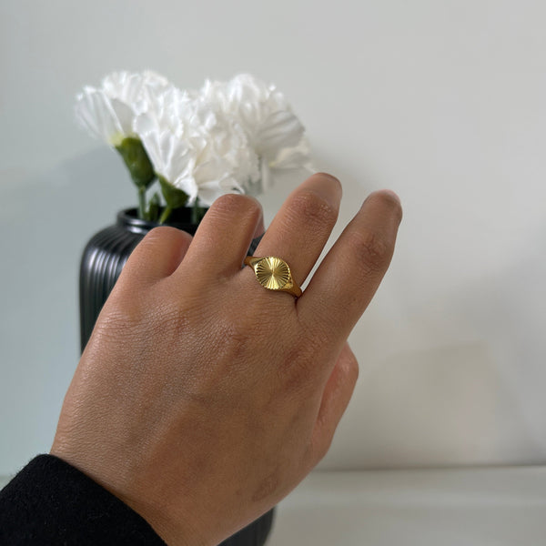 SUN RAYS RING - 18K GOLD PLATED